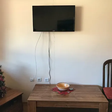 Cedar 3 *